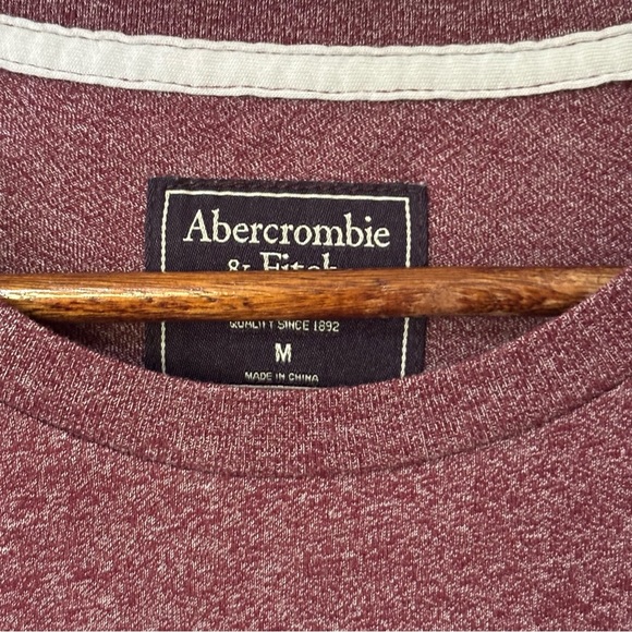 Abercrombie & Fitch| Burgundy Logo Short Sleeve Pocket Tee Sz M - Picture 2 of 5